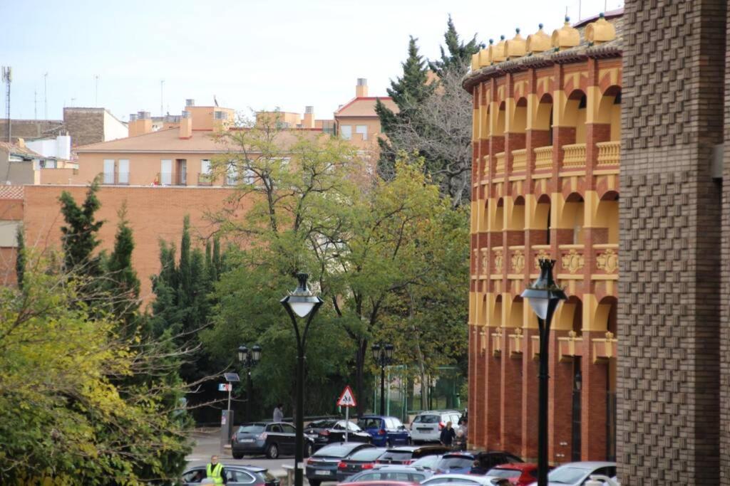 Amplio Apartamento Plaza De Toros Saragossa Exterior foto